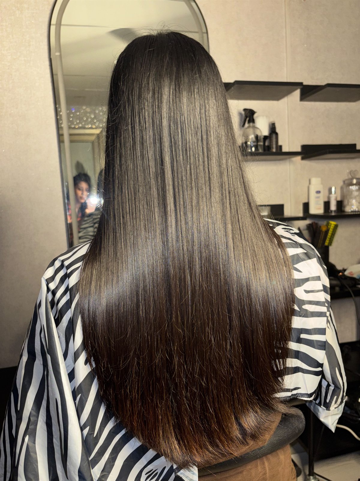 Rich shiny hair conditioning result after botanical henna hair treatment